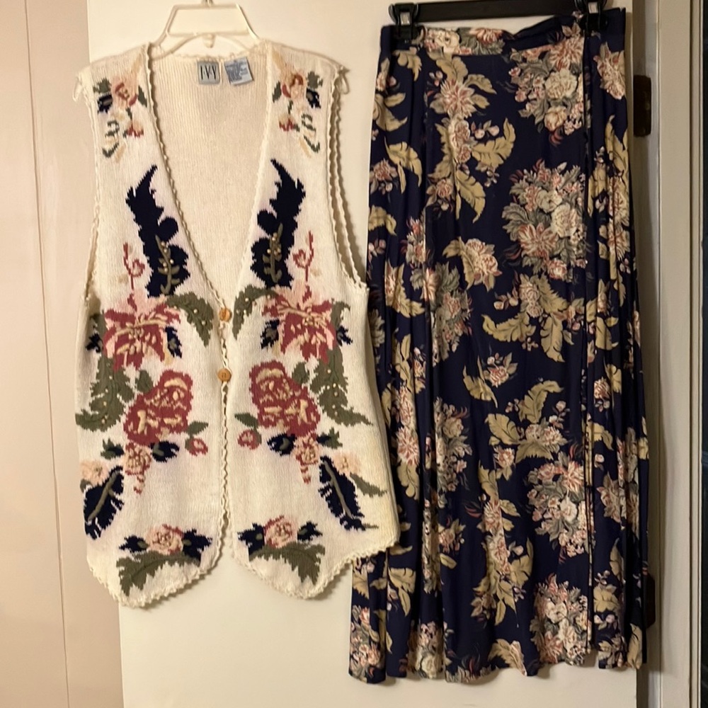 I.V.Y skirt and sweater vest  set  L
